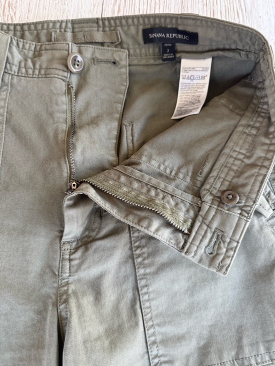 Banana Republic Barrel Leg Utility Cargo Ankle Crop Pants in Olive Green 2P - Picture 5 of 9